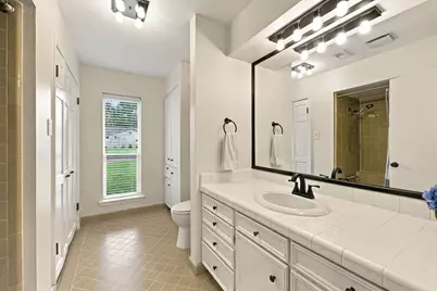 11307 Valley Spring Drive, Houston, TX 77043 - Photo 23