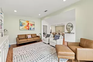 11307 Valley Spring Dr, Houston, TX 77043 - Photo 9