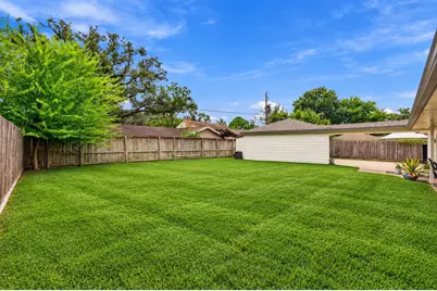 11307 Valley Spring Drive, Houston, TX 77043 - Photo 39