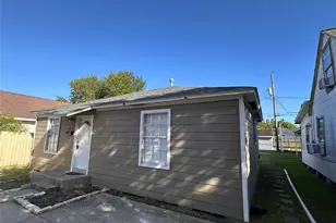 607 Bolster St, Baytown, TX 77520 - Photo 5
