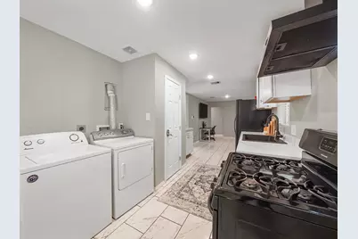 1337 Conrad Sauer Drive, Houston, TX 77043 - Photo 9