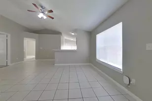 3215 Kelling St, Houston, TX 77045 - Photo 9