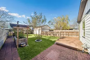 1502 Des Jardines St, Houston, TX 77023 - Photo 31