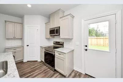 18724 Loom Drive, Conroe, TX 77306 - Photo 9