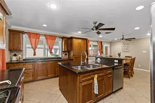 2303 Belvedere Dr, Baytown, TX 77520 - Photo 9