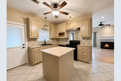 2204 Springwood Dr, Brenham, TX 77833 - Photo 7