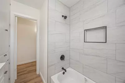 5942 Ridgeway Drive, Houston, TX 77033 - Photo 19