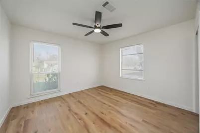 5942 Ridgeway Drive, Houston, TX 77033 - Photo 15