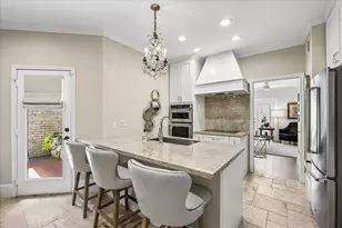 2555 Bering Dr, Houston, TX 77057 - Photo 9
