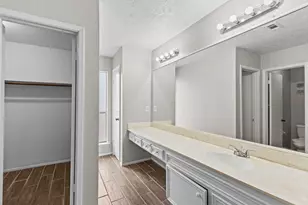 7823 Bateman Ln, Houston, TX 77088 - Photo 15