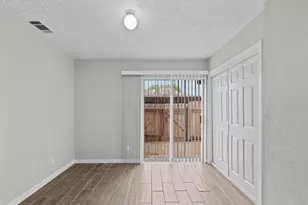 7823 Bateman Ln, Houston, TX 77088 - Photo 11