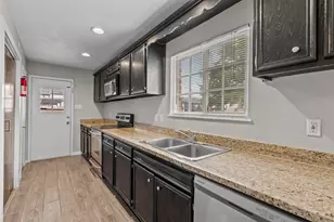 7823 Bateman Ln, Houston, TX 77088 - Photo 5