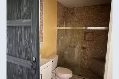 614 S Erwin St, Brazoria, TX 77422 - Photo 31