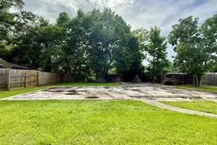320 Hebert St, Vidor, TX 77662 - Photo 1