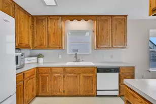243 Isles End Rd, Tiki Island, TX 77554 - Photo 15