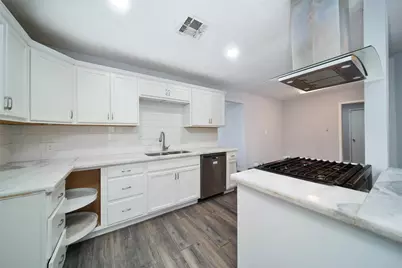 8718 Pattibob Street, Houston, TX 77029 - Photo 7