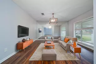 8718 Pattibob St, Houston, TX 77029 - Photo 11