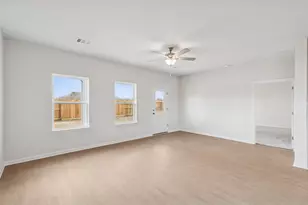 649 Woodhaven Lks Dr, La Marque, TX 77568 - Photo 9