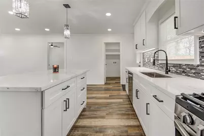 6027 Kenilwood Drive, Houston, TX 77033 - Photo 13