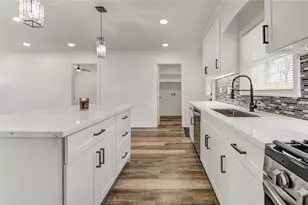 6027 Kenilwood Dr, Houston, TX 77033 - Photo 13