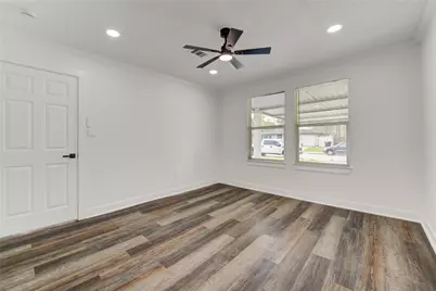 6027 Kenilwood Drive, Houston, TX 77033 - Photo 21