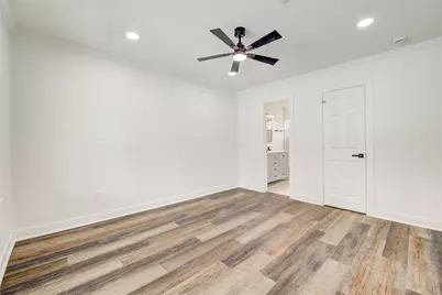 6027 Kenilwood Drive, Houston, TX 77033 - Photo 19