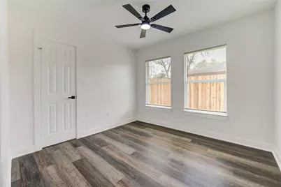 6027 Kenilwood Drive, Houston, TX 77033 - Photo 33