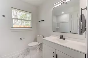 6027 Kenilwood Dr, Houston, TX 77033 - Photo 35