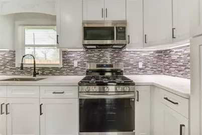 6027 Kenilwood Drive, Houston, TX 77033 - Photo 11