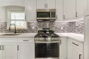 6027 Kenilwood Dr, Houston, TX 77033 - Photo 11