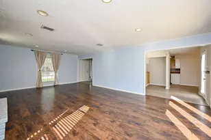 5614 Bough Ct, Houston, TX 77092 - Photo 5