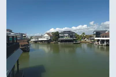 129 Quayside Drive, Tiki Island, TX 77554 - Photo 1