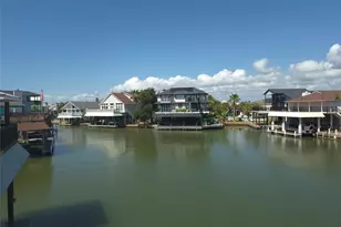 129 Quayside Dr, Tiki Island, TX 77554 - Photo 3