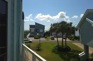 129 Quayside Dr, Tiki Island, TX 77554 - Photo 11