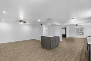 5747 Fontenelle Dr, Houston, TX 77035 - Photo 7