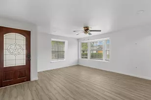 5747 Fontenelle Dr, Houston, TX 77035 - Photo 3