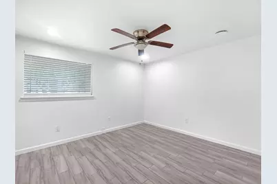 5747 Fontenelle Drive, Houston, TX 77035 - Photo 17