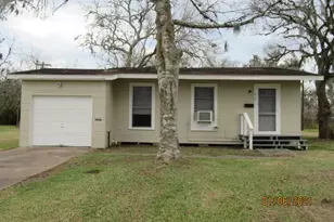 318 Circle Way St, Lake Jackson, TX 77566 - Photo 1