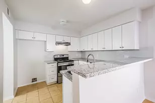 11983 Bob White Dr, Houston, TX 77035 - Photo 9