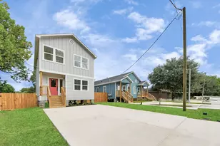 1316 W Willis St, Alvin, TX 77511 - Photo 41