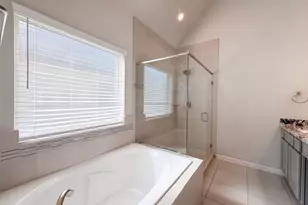 10707 Centre Forest Dr, Houston, TX 77043 - Photo 19