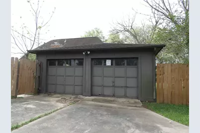 101 Rose Trail, Lake Jackson, TX 77566 - Photo 3