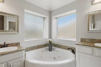 12307 Green Trails Drive, Stafford, TX 77477 - Photo 17