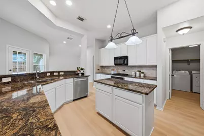 12307 Green Trails Drive, Stafford, TX 77477 - Photo 9