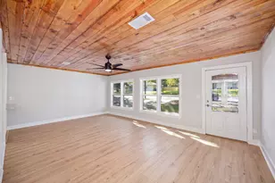805 E Tom Green St, Brenham, TX 77833 - Photo 7