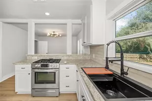 805 E Tom Green St, Brenham, TX 77833 - Photo 11