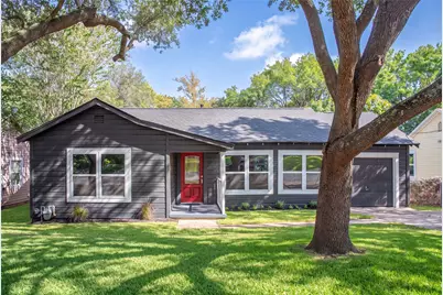 805 E Tom Green Street, Brenham, TX 77833 - Photo 1