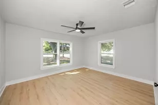 805 E Tom Green St, Brenham, TX 77833 - Photo 15