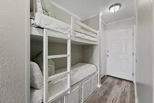 6102 Seawall Blvd, Galveston, TX 77551 - Photo 5