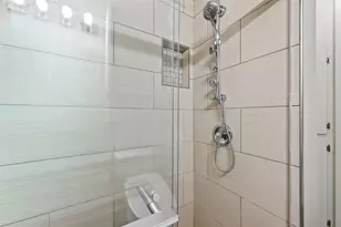 909 Silber Rd, Houston, TX 77024 - Photo 23